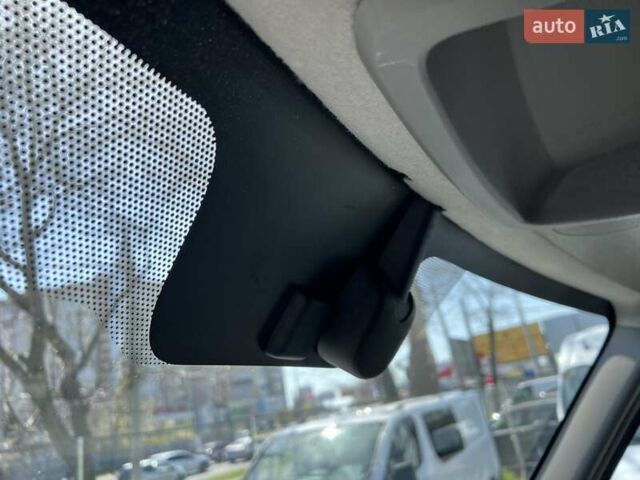 Белый Рено Мастер, объемом двигателя 2.3 л и пробегом 208 тыс. км за 20999 $, фото 13 на Automoto.ua