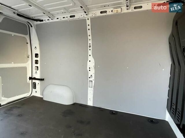 Белый Рено Мастер, объемом двигателя 2.3 л и пробегом 180 тыс. км за 18900 $, фото 69 на Automoto.ua