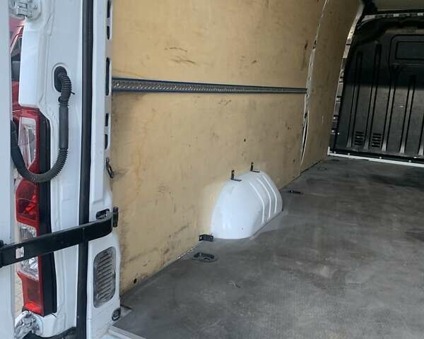 Белый Рено Мастер, объемом двигателя 2.3 л и пробегом 117 тыс. км за 21500 $, фото 15 на Automoto.ua