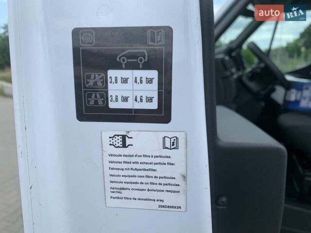 Белый Рено Мастер, объемом двигателя 2.3 л и пробегом 225 тыс. км за 21300 $, фото 88 на Automoto.ua
