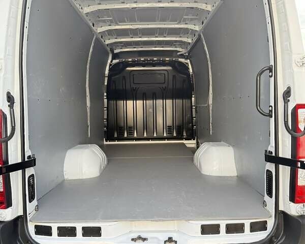Белый Рено Мастер, объемом двигателя 2.3 л и пробегом 219 тыс. км за 21900 $, фото 16 на Automoto.ua