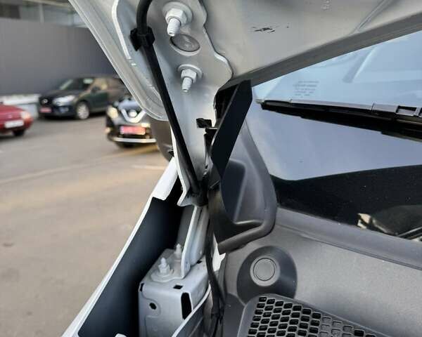 Белый Рено Мастер, объемом двигателя 2.3 л и пробегом 182 тыс. км за 21900 $, фото 27 на Automoto.ua