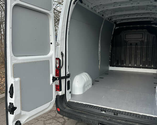 Белый Рено Мастер, объемом двигателя 2.3 л и пробегом 230 тыс. км за 21500 $, фото 6 на Automoto.ua