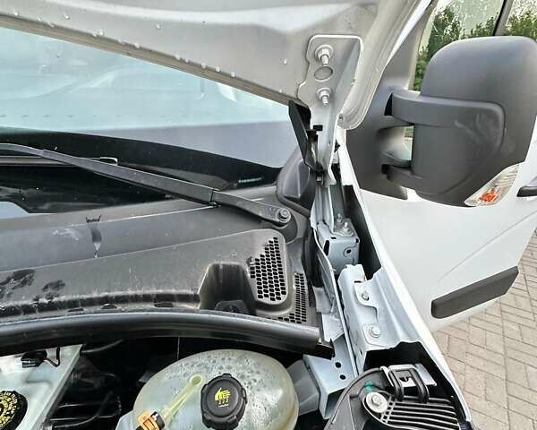 Білий Рено Мастєр, об'ємом двигуна 2.3 л та пробігом 187 тис. км за 18500 $, фото 62 на Automoto.ua