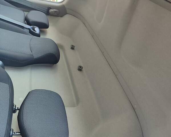 Белый Рено Мастер, объемом двигателя 2.3 л и пробегом 128 тыс. км за 18500 $, фото 13 на Automoto.ua