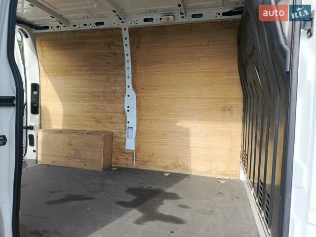 Белый Рено Мастер, объемом двигателя 0 л и пробегом 240 тыс. км за 16950 $, фото 10 на Automoto.ua