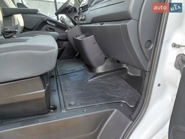 Белый Рено Мастер, объемом двигателя 2.3 л и пробегом 179 тыс. км за 19600 $, фото 33 на Automoto.ua