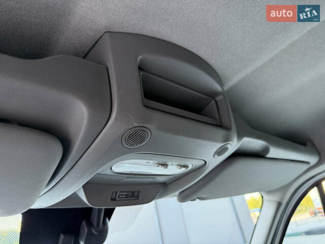 Белый Рено Мастер, объемом двигателя 0 л и пробегом 193 тыс. км за 19700 $, фото 69 на Automoto.ua