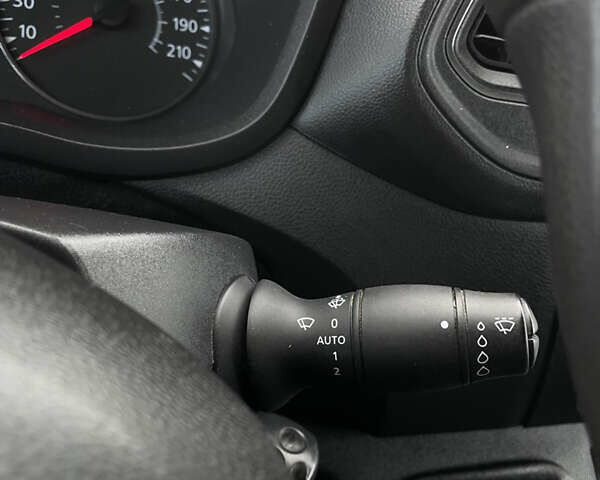 Белый Рено Мастер, объемом двигателя 2.3 л и пробегом 167 тыс. км за 19500 $, фото 31 на Automoto.ua