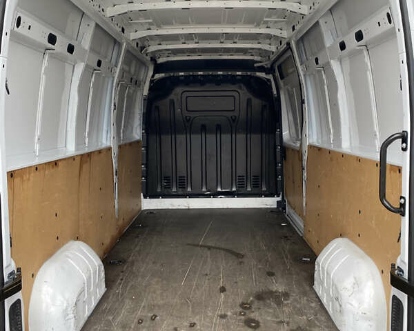Белый Рено Мастер, объемом двигателя 2.3 л и пробегом 400 тыс. км за 18500 $, фото 21 на Automoto.ua