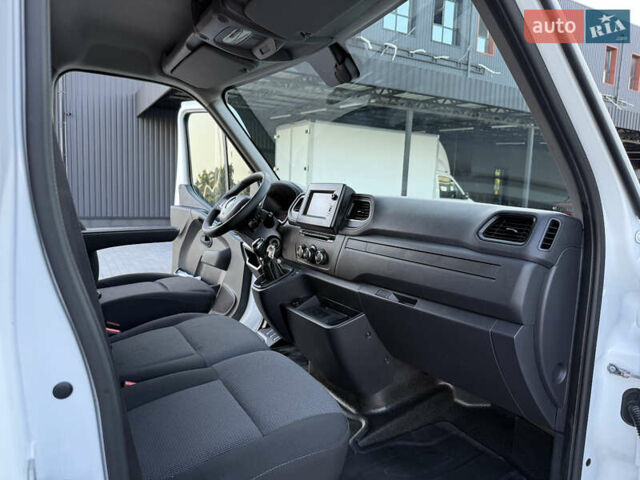 Белый Рено Мастер, объемом двигателя 0 л и пробегом 193 тыс. км за 19700 $, фото 70 на Automoto.ua