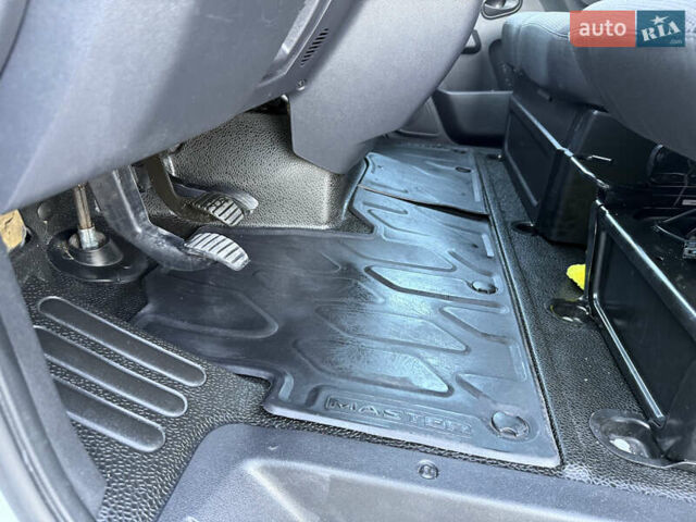 Белый Рено Мастер, объемом двигателя 0 л и пробегом 193 тыс. км за 19700 $, фото 60 на Automoto.ua