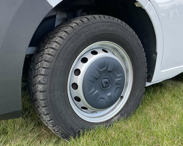 Белый Рено Мастер, объемом двигателя 2.3 л и пробегом 167 тыс. км за 19500 $, фото 13 на Automoto.ua