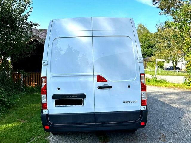 Белый Рено Мастер, объемом двигателя 2.3 л и пробегом 57 тыс. км за 21900 $, фото 1 на Automoto.ua