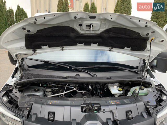 Белый Рено Мастер, объемом двигателя 2.3 л и пробегом 242 тыс. км за 16800 $, фото 47 на Automoto.ua