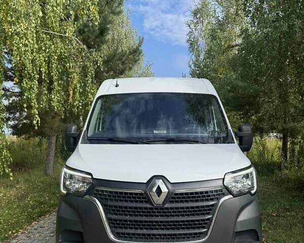 Белый Рено Мастер, объемом двигателя 2.3 л и пробегом 261 тыс. км за 18200 $, фото 3 на Automoto.ua
