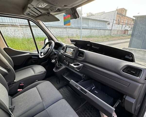 Белый Рено Мастер, объемом двигателя 2.3 л и пробегом 220 тыс. км за 19000 $, фото 11 на Automoto.ua