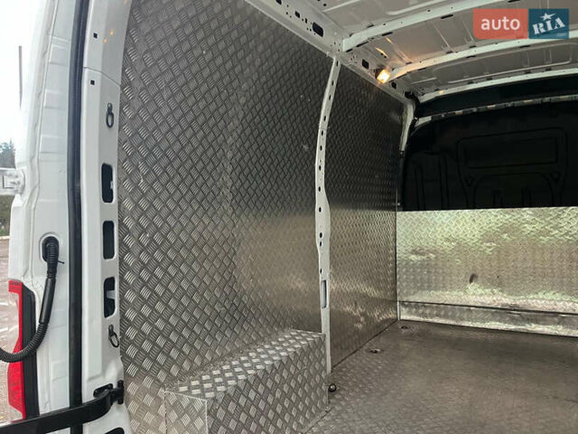 Белый Рено Мастер, объемом двигателя 2.3 л и пробегом 171 тыс. км за 18800 $, фото 31 на Automoto.ua