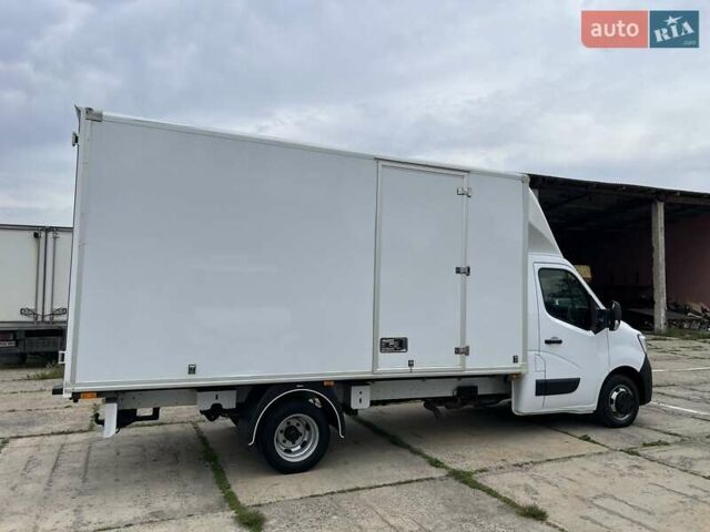 Белый Рено Мастер, объемом двигателя 2.3 л и пробегом 373 тыс. км за 24500 $, фото 2 на Automoto.ua