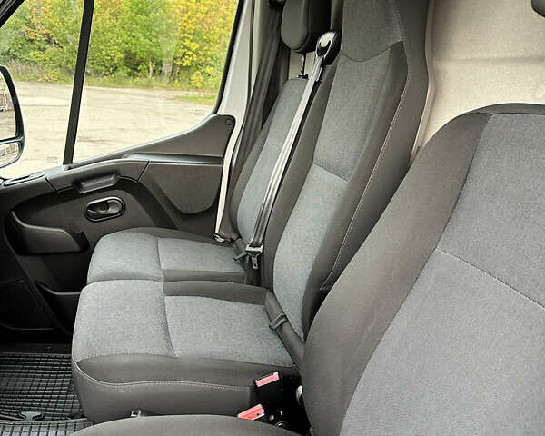 Белый Рено Мастер, объемом двигателя 2.3 л и пробегом 175 тыс. км за 19700 $, фото 30 на Automoto.ua