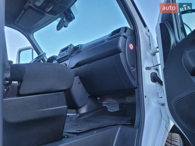 Белый Рено Мастер, объемом двигателя 0 л и пробегом 178 тыс. км за 19800 $, фото 8 на Automoto.ua