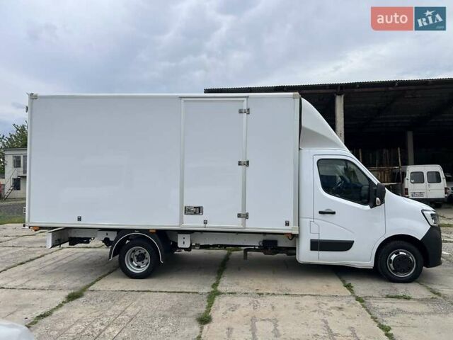Белый Рено Мастер, объемом двигателя 2.3 л и пробегом 373 тыс. км за 24500 $, фото 1 на Automoto.ua