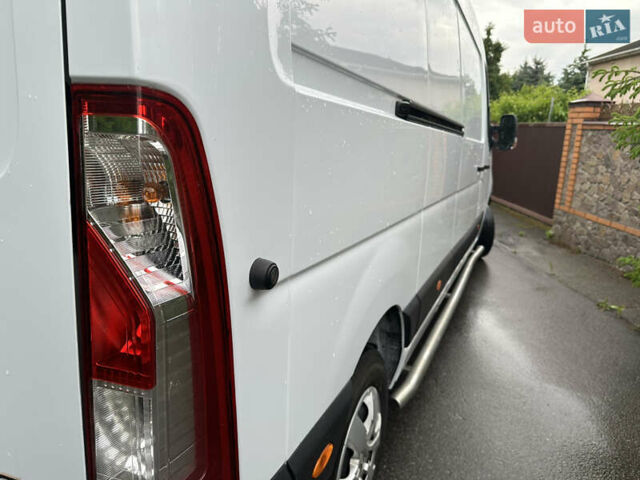 Белый Рено Мастер, объемом двигателя 2.3 л и пробегом 150 тыс. км за 21199 $, фото 3 на Automoto.ua
