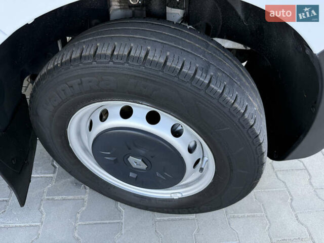 Белый Рено Мастер, объемом двигателя 0 л и пробегом 193 тыс. км за 19700 $, фото 90 на Automoto.ua