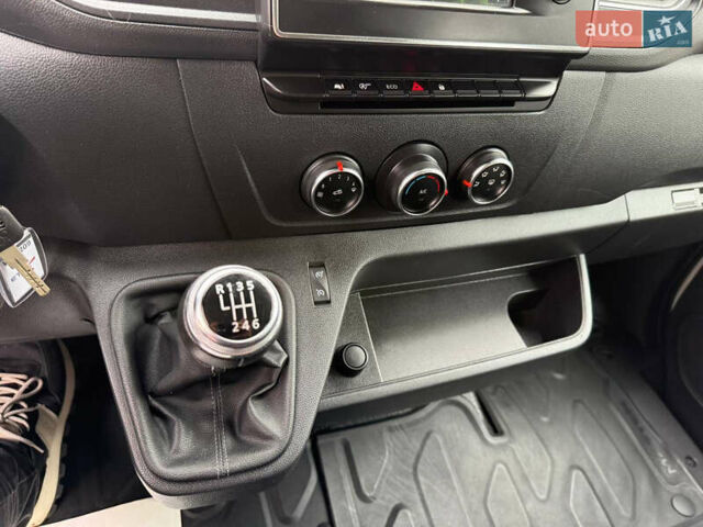 Белый Рено Мастер, объемом двигателя 2.3 л и пробегом 138 тыс. км за 25800 $, фото 43 на Automoto.ua