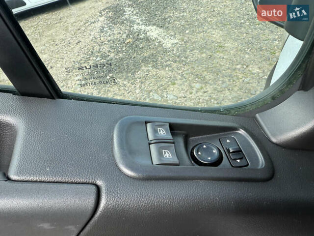 Білий Рено Мастєр, об'ємом двигуна 2.3 л та пробігом 218 тис. км за 22400 $, фото 45 на Automoto.ua