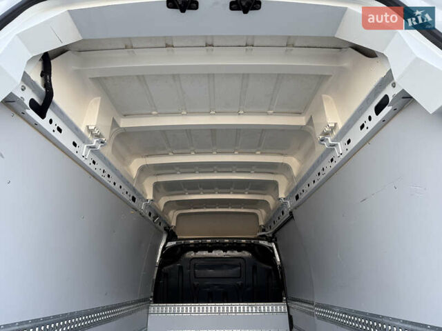 Белый Рено Мастер, объемом двигателя 0 л и пробегом 193 тыс. км за 19700 $, фото 46 на Automoto.ua