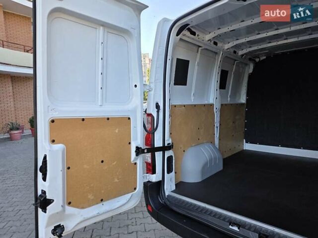 Белый Рено Мастер, объемом двигателя 2.3 л и пробегом 229 тыс. км за 19000 $, фото 30 на Automoto.ua