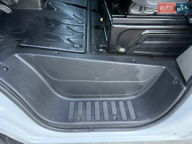 Белый Рено Мастер, объемом двигателя 0 л и пробегом 193 тыс. км за 19700 $, фото 59 на Automoto.ua