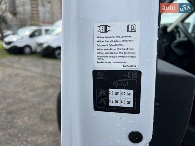 Белый Рено Мастер, объемом двигателя 2.3 л и пробегом 136 тыс. км за 20999 $, фото 16 на Automoto.ua