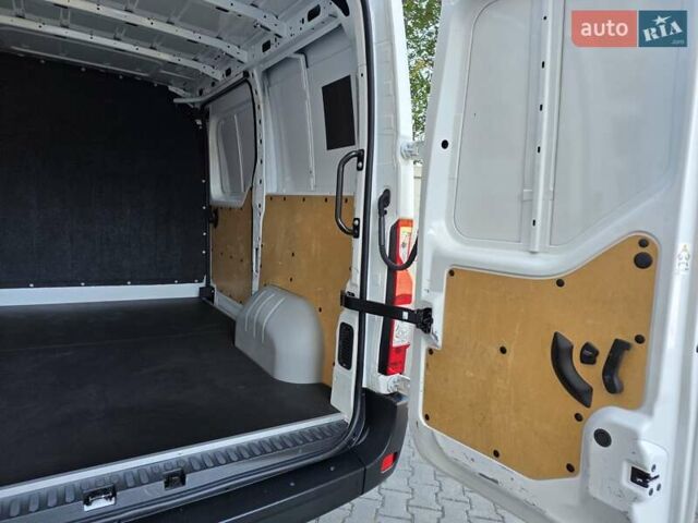 Белый Рено Мастер, объемом двигателя 2.3 л и пробегом 229 тыс. км за 19000 $, фото 31 на Automoto.ua