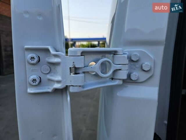 Білий Рено Мастєр, об'ємом двигуна 0 л та пробігом 269 тис. км за 18500 $, фото 47 на Automoto.ua