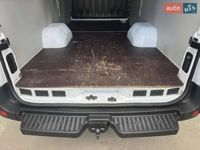 Белый Рено Мастер, объемом двигателя 2.3 л и пробегом 124 тыс. км за 22200 $, фото 20 на Automoto.ua