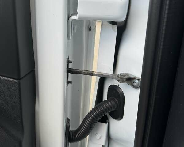 Белый Рено Мастер, объемом двигателя 2.3 л и пробегом 124 тыс. км за 22200 $, фото 30 на Automoto.ua