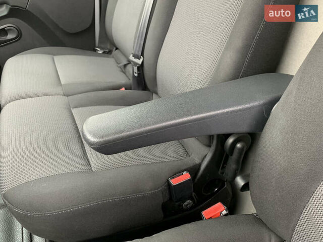 Белый Рено Мастер, объемом двигателя 2.3 л и пробегом 242 тыс. км за 16800 $, фото 33 на Automoto.ua