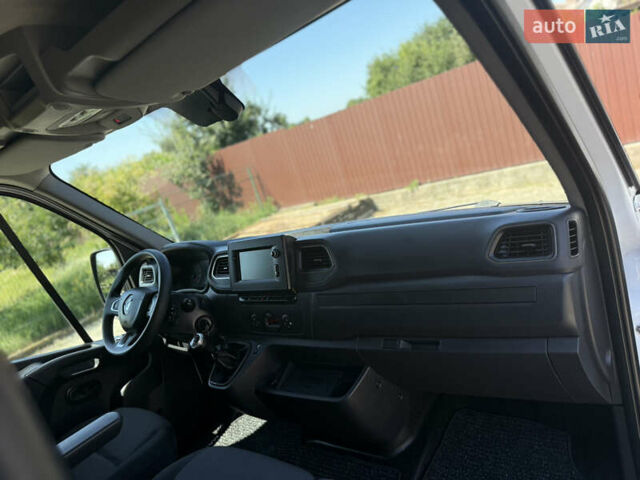 Белый Рено Мастер, объемом двигателя 2.3 л и пробегом 225 тыс. км за 23750 $, фото 48 на Automoto.ua