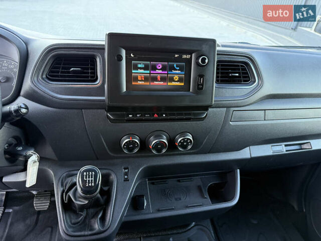 Белый Рено Мастер, объемом двигателя 0 л и пробегом 193 тыс. км за 19700 $, фото 66 на Automoto.ua