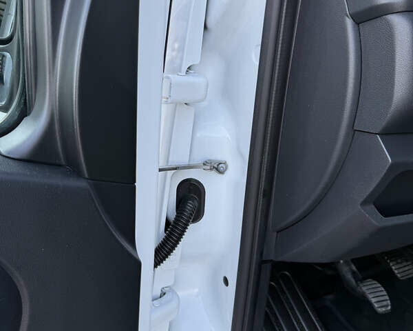 Белый Рено Мастер, объемом двигателя 0 л и пробегом 193 тыс. км за 19700 $, фото 61 на Automoto.ua