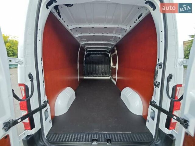 Белый Рено Мастер, объемом двигателя 2.3 л и пробегом 251 тыс. км за 20700 $, фото 3 на Automoto.ua