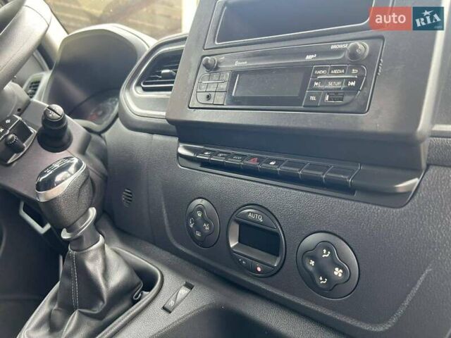 Белый Рено Мастер, объемом двигателя 2.3 л и пробегом 373 тыс. км за 24500 $, фото 35 на Automoto.ua