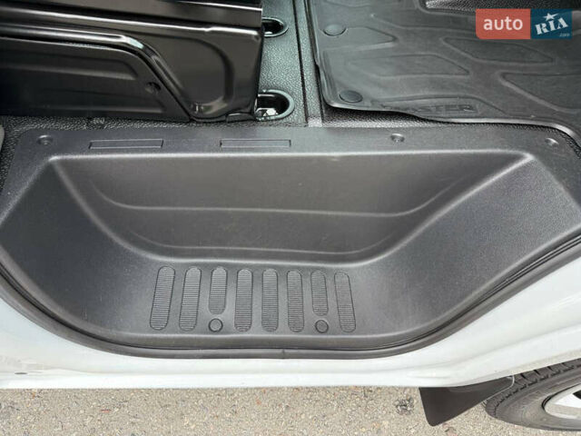 Белый Рено Мастер, объемом двигателя 2.3 л и пробегом 138 тыс. км за 25800 $, фото 46 на Automoto.ua