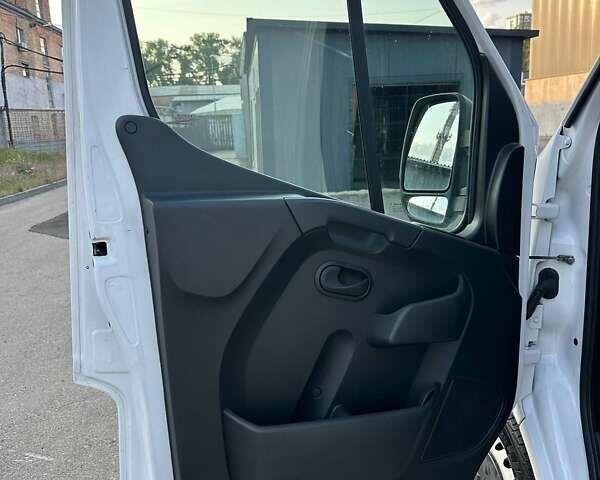 Белый Рено Мастер, объемом двигателя 2.3 л и пробегом 220 тыс. км за 19000 $, фото 13 на Automoto.ua