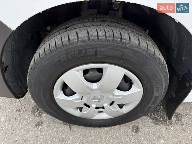 Белый Рено Мастер, объемом двигателя 2.3 л и пробегом 138 тыс. км за 25800 $, фото 55 на Automoto.ua