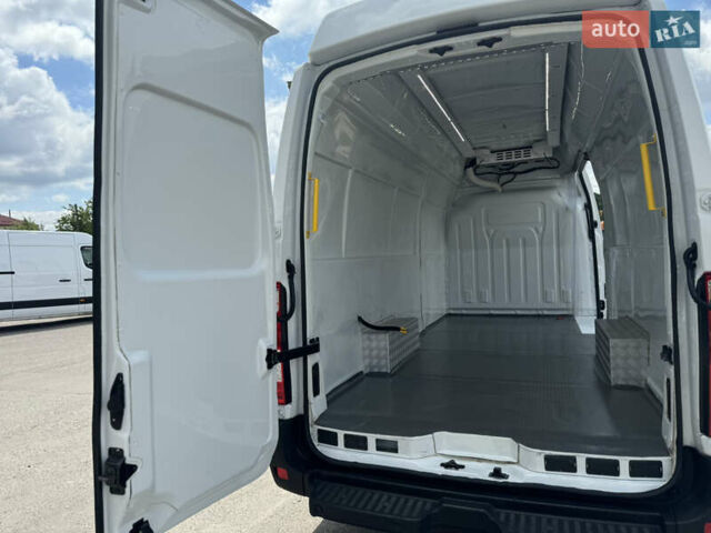 Белый Рено Мастер, объемом двигателя 0 л и пробегом 260 тыс. км за 22500 $, фото 22 на Automoto.ua