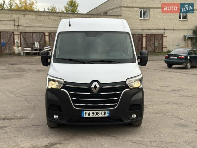 Белый Рено Мастер, объемом двигателя 2.3 л и пробегом 175 тыс. км за 19700 $, фото 1 на Automoto.ua