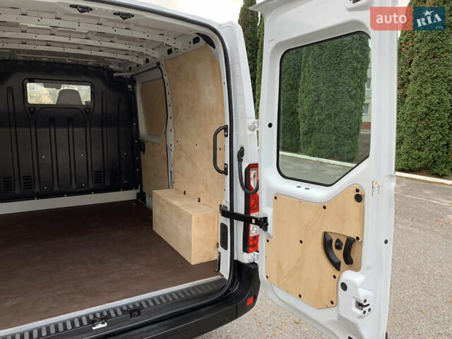 Белый Рено Мастер, объемом двигателя 2.3 л и пробегом 242 тыс. км за 16800 $, фото 22 на Automoto.ua